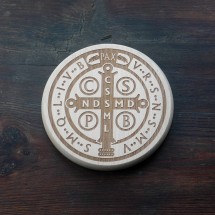 Medal św. Benedykta (PAX, średnica: ok. 15 cm, drewno bukowe)