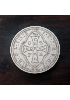 Medal św. Benedykta (IHS, średnica: ok. 20 cm, drewno bukowe)