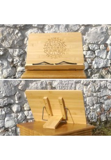 Pulpit pod książkę z grawerowanym medalem św. Benedykta (IHS)