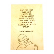 "Nikt nie jest byle jaki..." (Leon Knabit OSB, cytat na sklejce A4 - 210 x 297 mm)